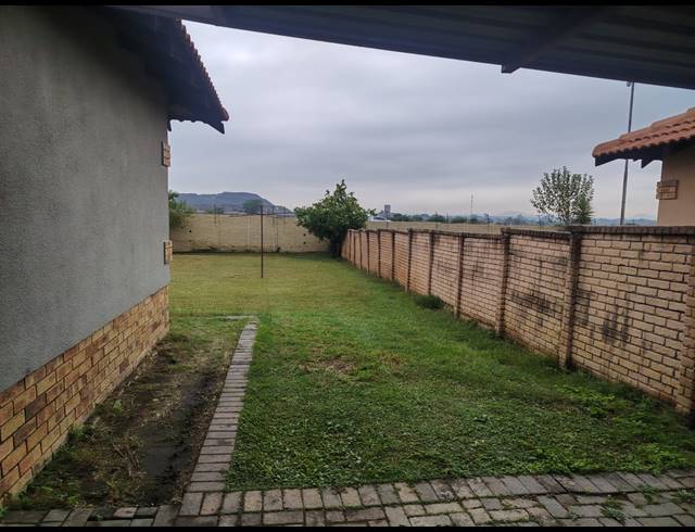 3 BEDROOM TOWNHOUSE FOR SALE IN WATERKLOOF HILL ESTATE